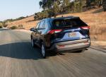 Toyota RAV4 XLE Hybrid 2018 года (NA)